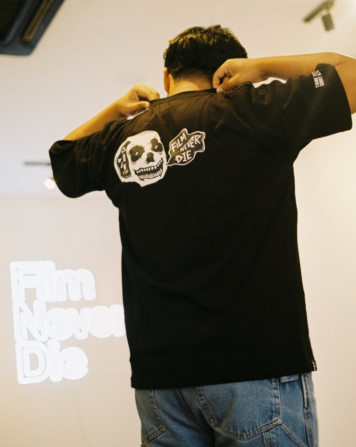 FilmNeverDie Black Skull T-shirt with Metal Keychain